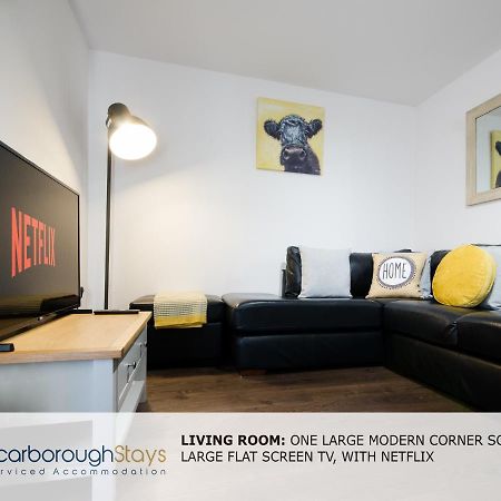 Hibernia Place, 3 Bedroom Townhouse With Patio & Seating Area - Free Parking สการ์โบโรห์ ภายนอก รูปภาพ