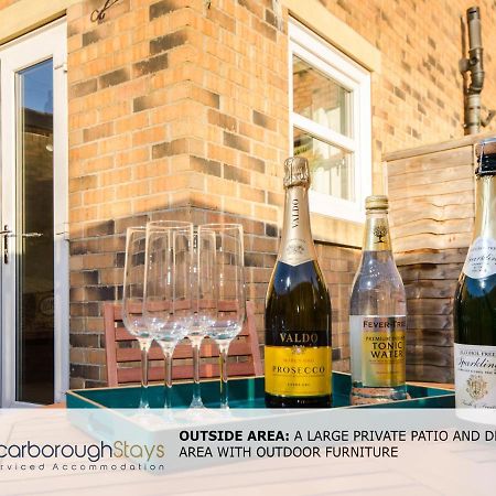 Hibernia Place, 3 Bedroom Townhouse With Patio & Seating Area - Free Parking สการ์โบโรห์ ภายนอก รูปภาพ