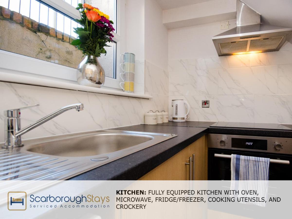 Hibernia Place, 3 Bedroom Townhouse With Patio & Seating Area - Free Parking สการ์โบโรห์ ภายนอก รูปภาพ
