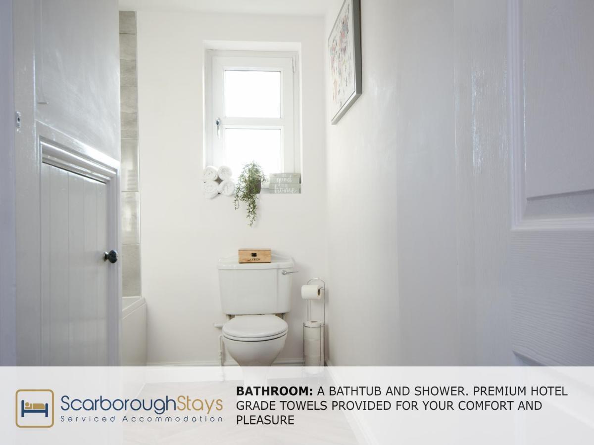 Hibernia Place, 3 Bedroom Townhouse With Patio & Seating Area - Free Parking สการ์โบโรห์ ภายนอก รูปภาพ