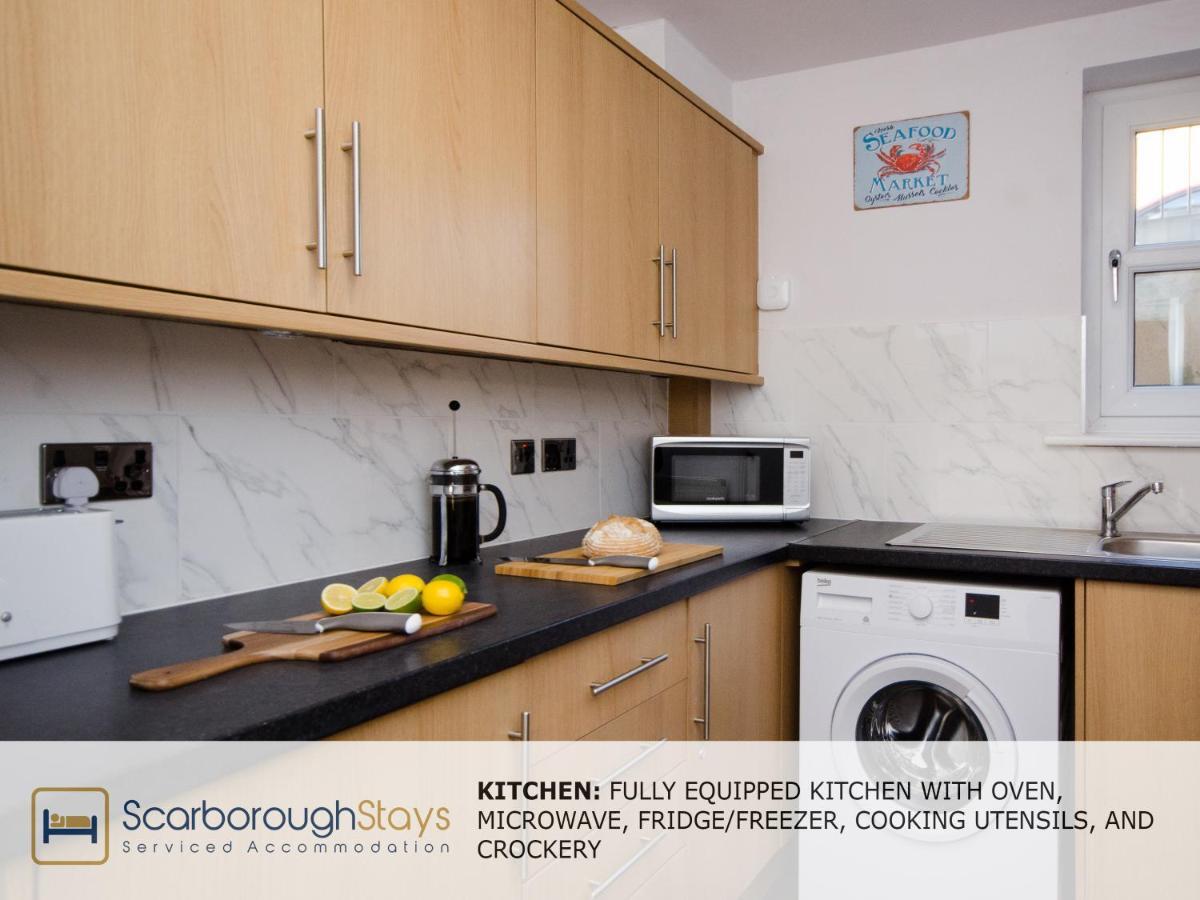 Hibernia Place, 3 Bedroom Townhouse With Patio & Seating Area - Free Parking สการ์โบโรห์ ภายนอก รูปภาพ