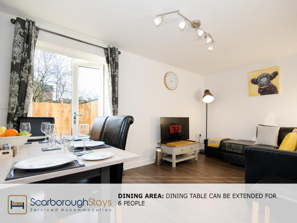 Hibernia Place, 3 Bedroom Townhouse With Patio & Seating Area - Free Parking สการ์โบโรห์ ภายนอก รูปภาพ